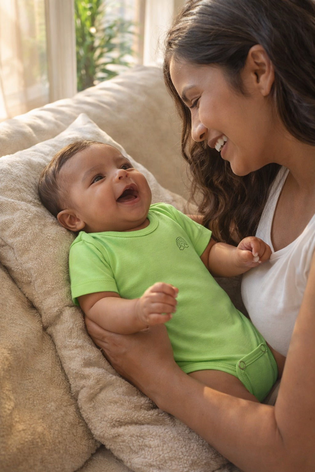 Body manga corta cuello redondo con broche