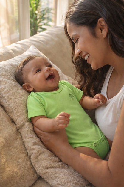 Body manga corta cuello redondo con broche