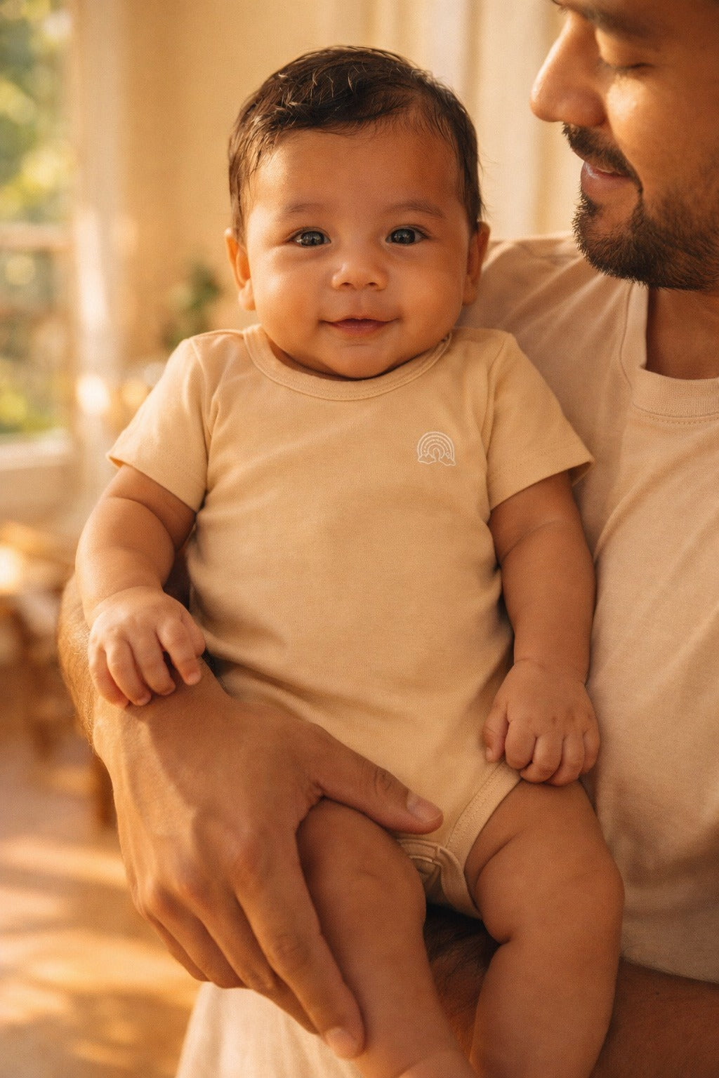 Body manga corta cuello redondo con broche