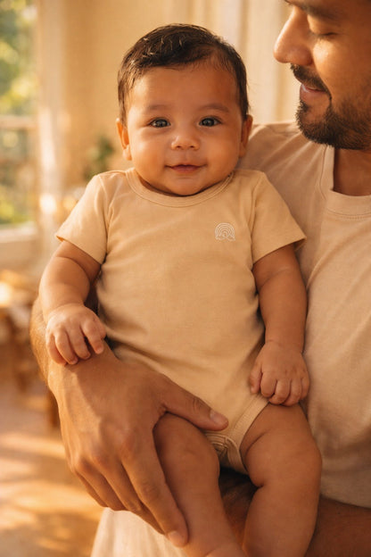 Body manga corta cuello redondo con broche